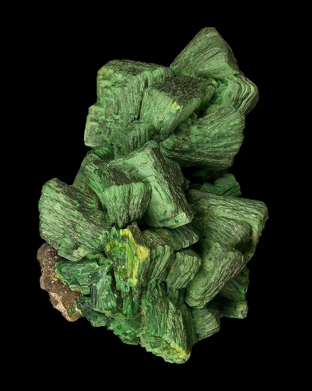 Métatorbernite (Cu(UO₂)₂(PO₄)₂·8H₂O) : minéral de la famille « phosphates, arséniates et vanadates », système quadratique, dureté 2 à 2,5 (Mohs), couleurs : vert émeraude, vert pomme
