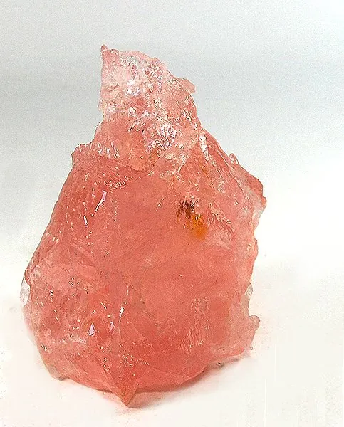 Morganite (Be₃Al₂Si₆O₁₈) : minéral de la famille « silicates (cyclosilicates) », système hexagonal, dureté 7,5 à 8 (Mohs), couleurs : rose pêche, rose saumon, violet rosé