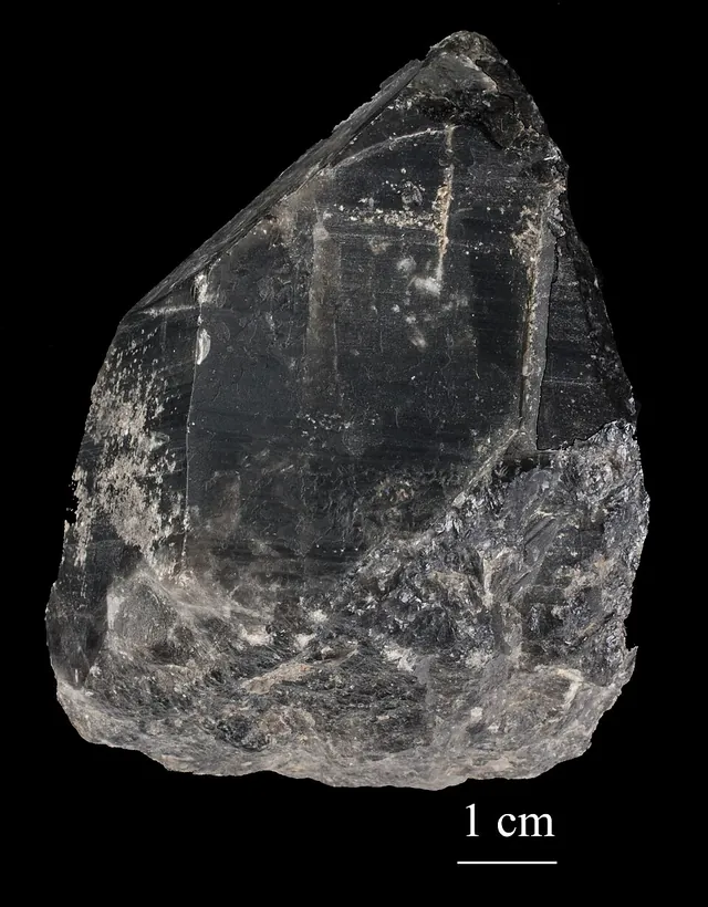 Morion (SiO₂) : minéral de la famille « oxydes et hydroxydes », système trigonal, dureté 7 (Mohs), couleurs : noir, brun très foncé