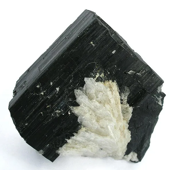 Tantalite-(Fe) (FeTa₂O₆) : minéral de la famille « oxydes et hydroxydes », système orthorhombique, dureté 6 à 6,5 (Mohs), couleurs : noir, brun noir